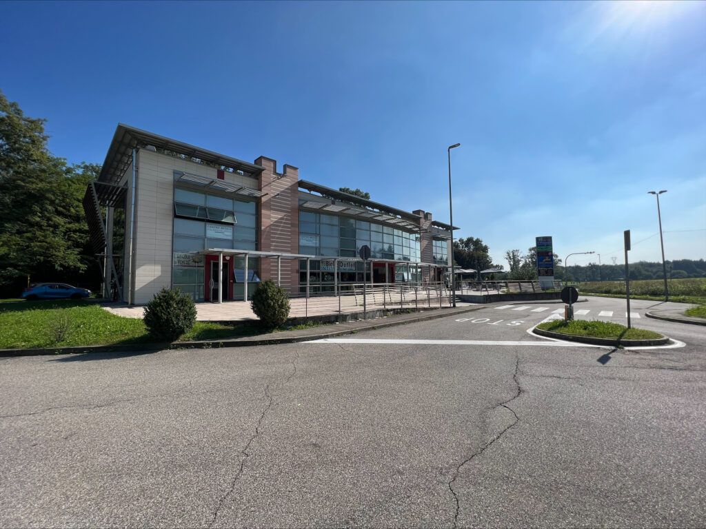 vista esterna del centro cerba healthcare di viggiù dove poter svolgere ecografie